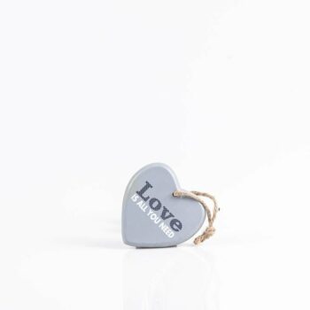 Coeur en bois gris "love is all you need"