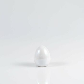 Oeuf en porcelaine blanc brillant