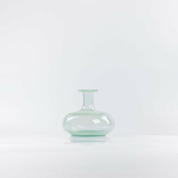 Fiole vert claire applatie