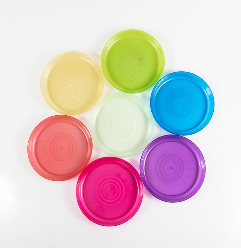 Assiette en plastique colorée (aléatoire)