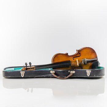 Violon ancien dans son étui