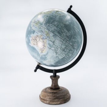Globe sur socle en bois