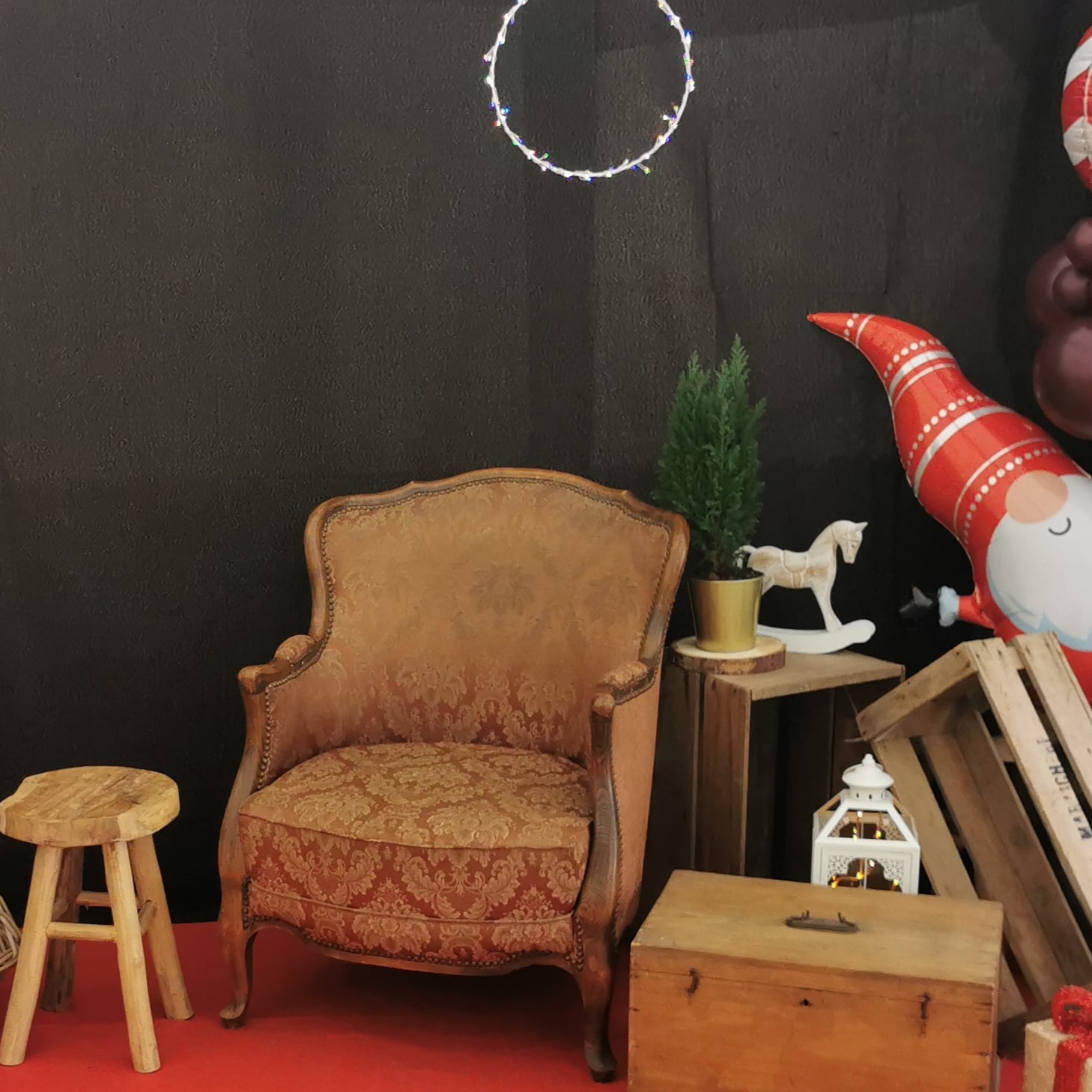 Fauteuil ancien à motifs – Image 3