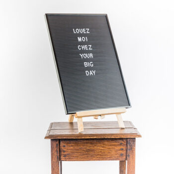 Letterboard noir et lettres blanches