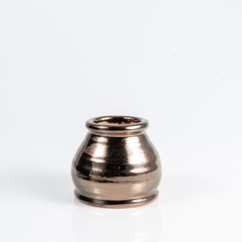 Pot en terre couleur bronze