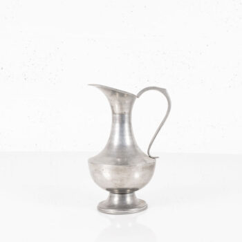 Cruche en métal