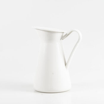 Très grande cruche à lait blanche
