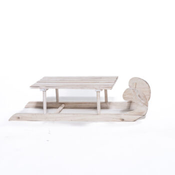 Petite luge en bois blanc cérusé