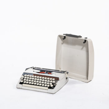 Machine à écrire vintage crème