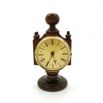 Petite horloge sur pied