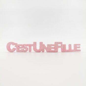 C'est une fille rose pailleté