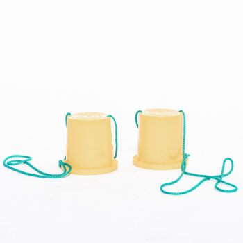 Paire d'échasses colorées