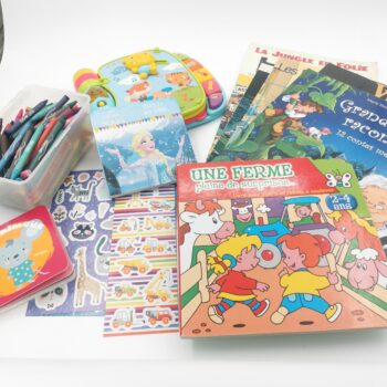 Boîte de jeux d'occupation - Livres et dessin