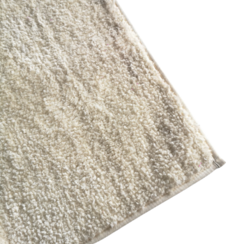 Tapis blanc crème à poils courts