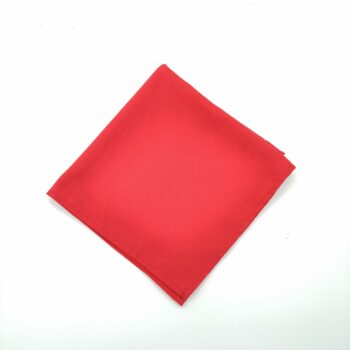 Serviette en tissu rouge
