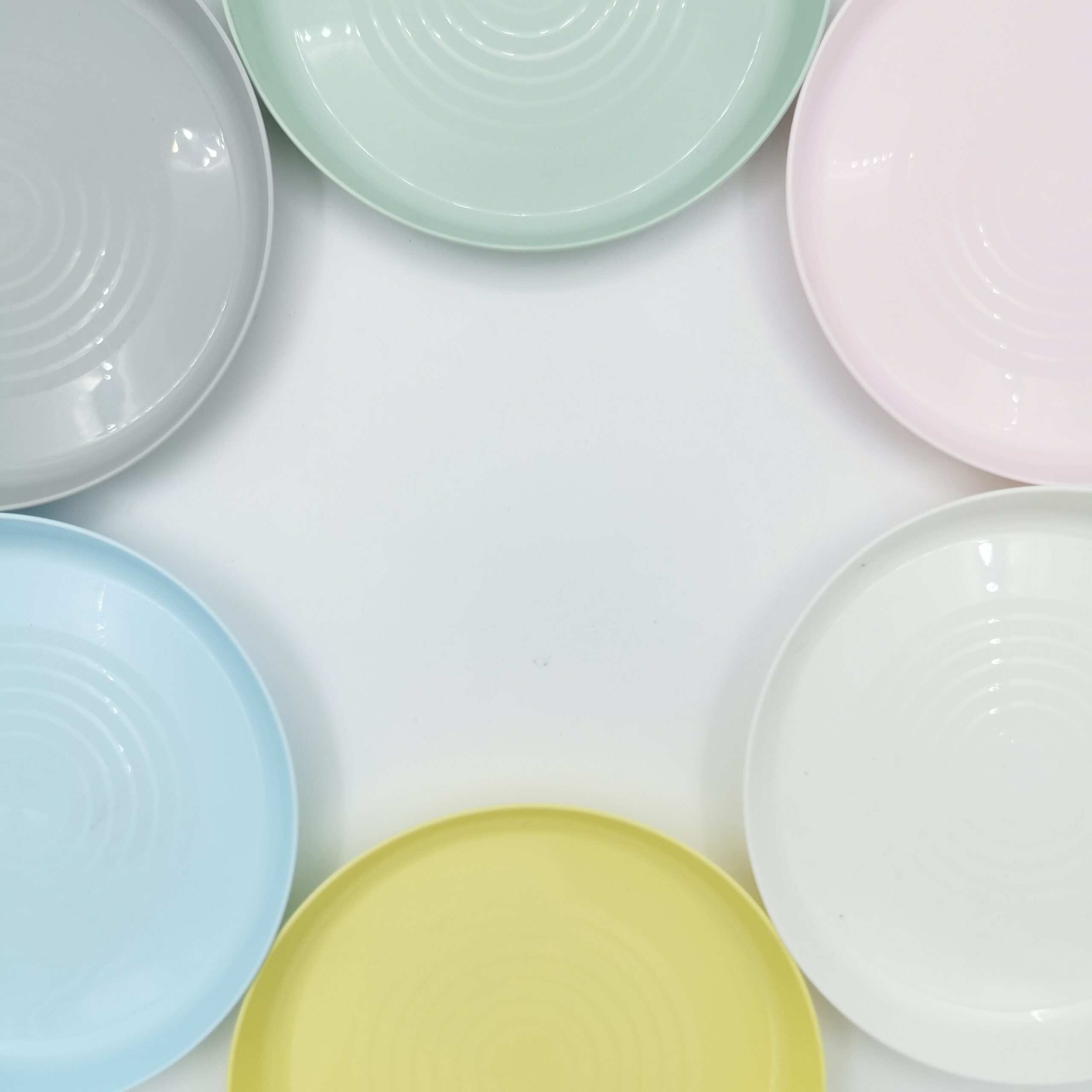 Assiette en plastique pastel (aléatoire) – Image 3