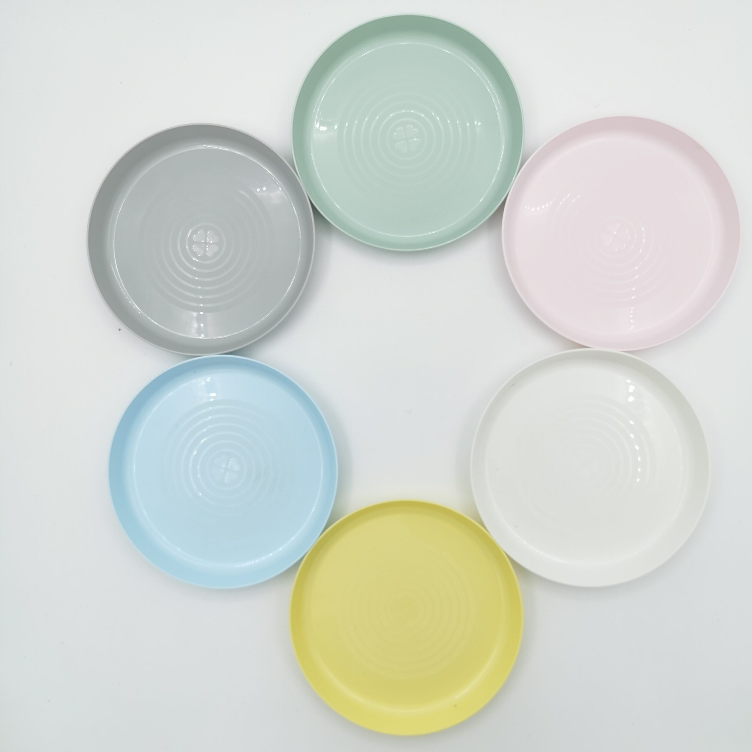 Assiette en plastique pastel (aléatoire)