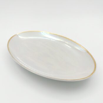Plat oval en porcelaine nacré