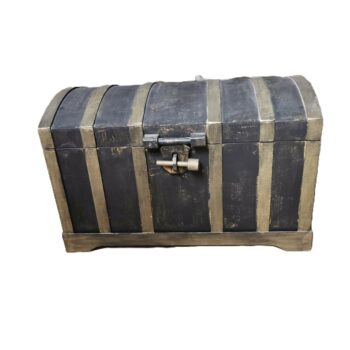 Coffre de pirate noir et doré